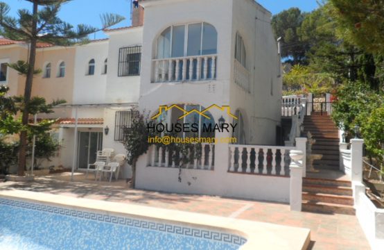 Chalet pareado con piscina privada